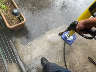 土間コンクリート高圧洗浄