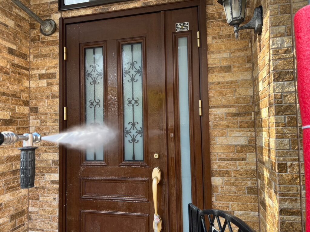 玄関ドア高圧ジェット洗浄