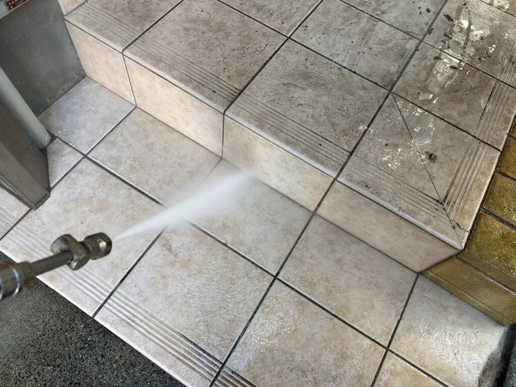 タイル高圧ジェット洗浄