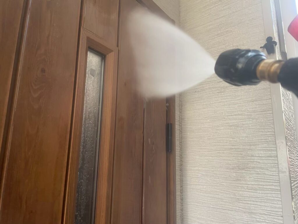 玄関ドア高圧ジェット洗浄