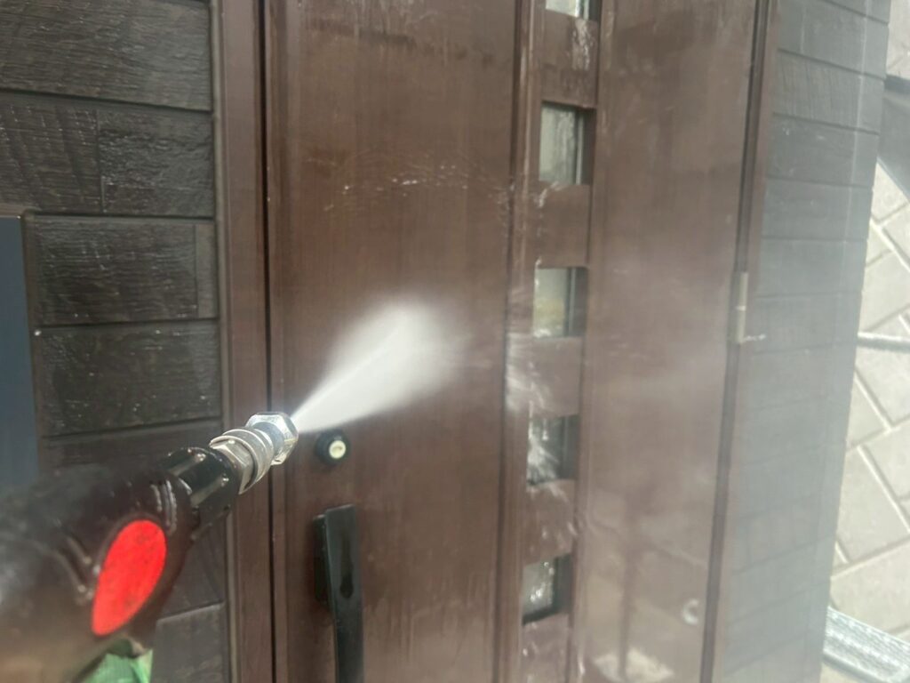 玄関ドア高圧ジェット洗浄