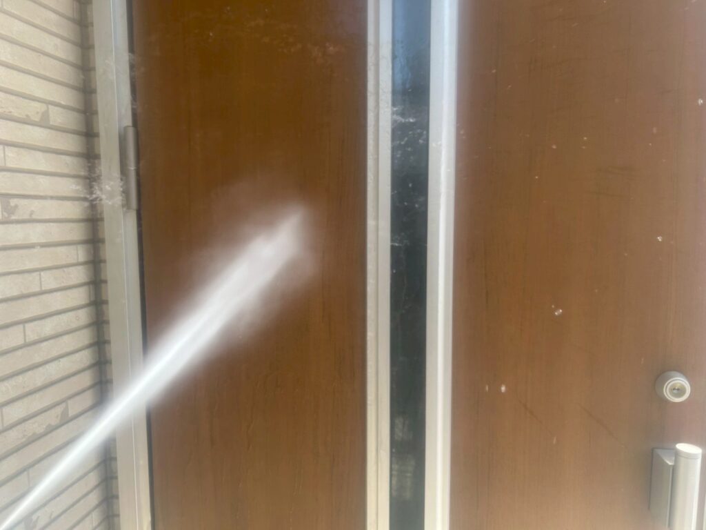 玄関ドア高圧ジェット洗浄