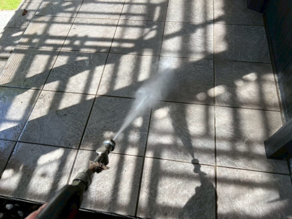 タイル高圧ジェット洗浄