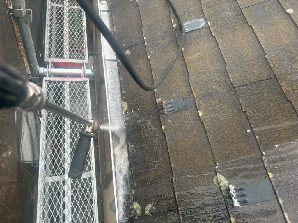 雨樋受け皿内高圧ジェット洗浄