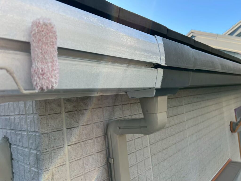 軒樋専用プライマー塗布