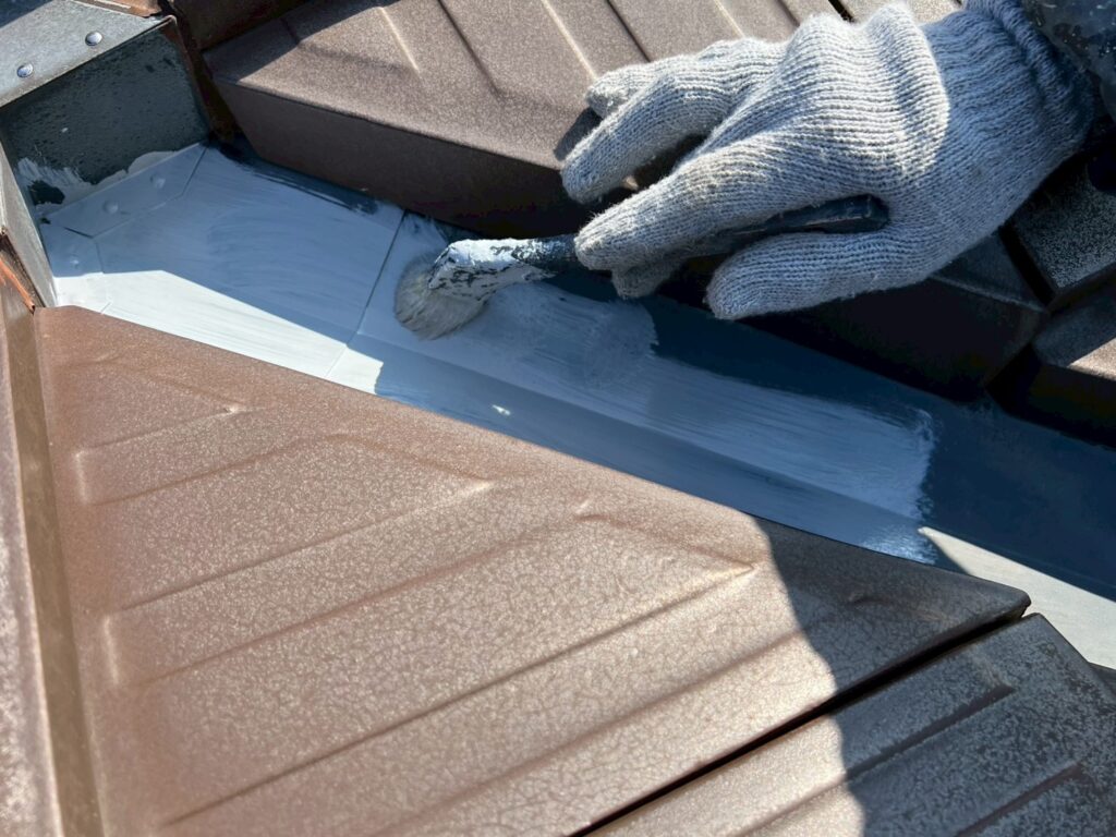 屋根板金部さび止め塗布