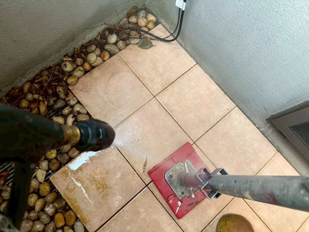 タイル高圧ジェット洗浄