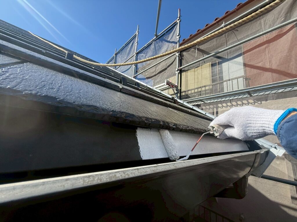 屋根板金部さび止め塗布