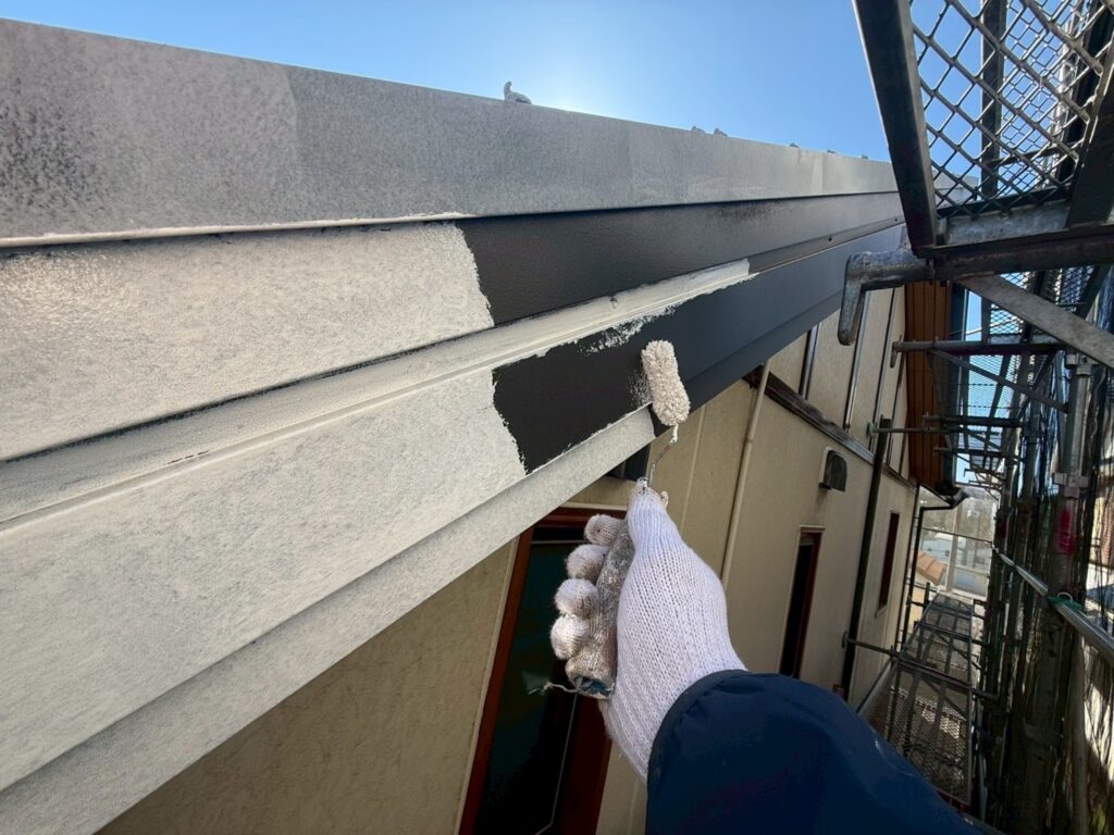 破風板専用プライマー塗布