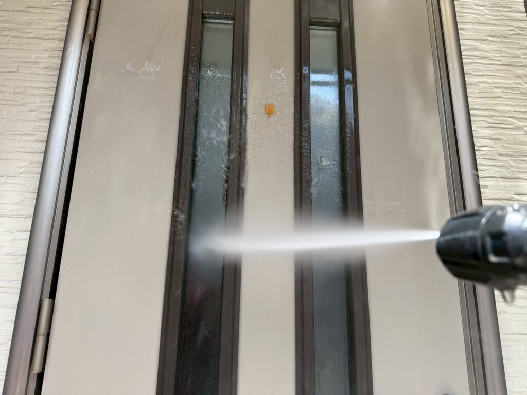 玄関ドア高圧ジェット洗浄